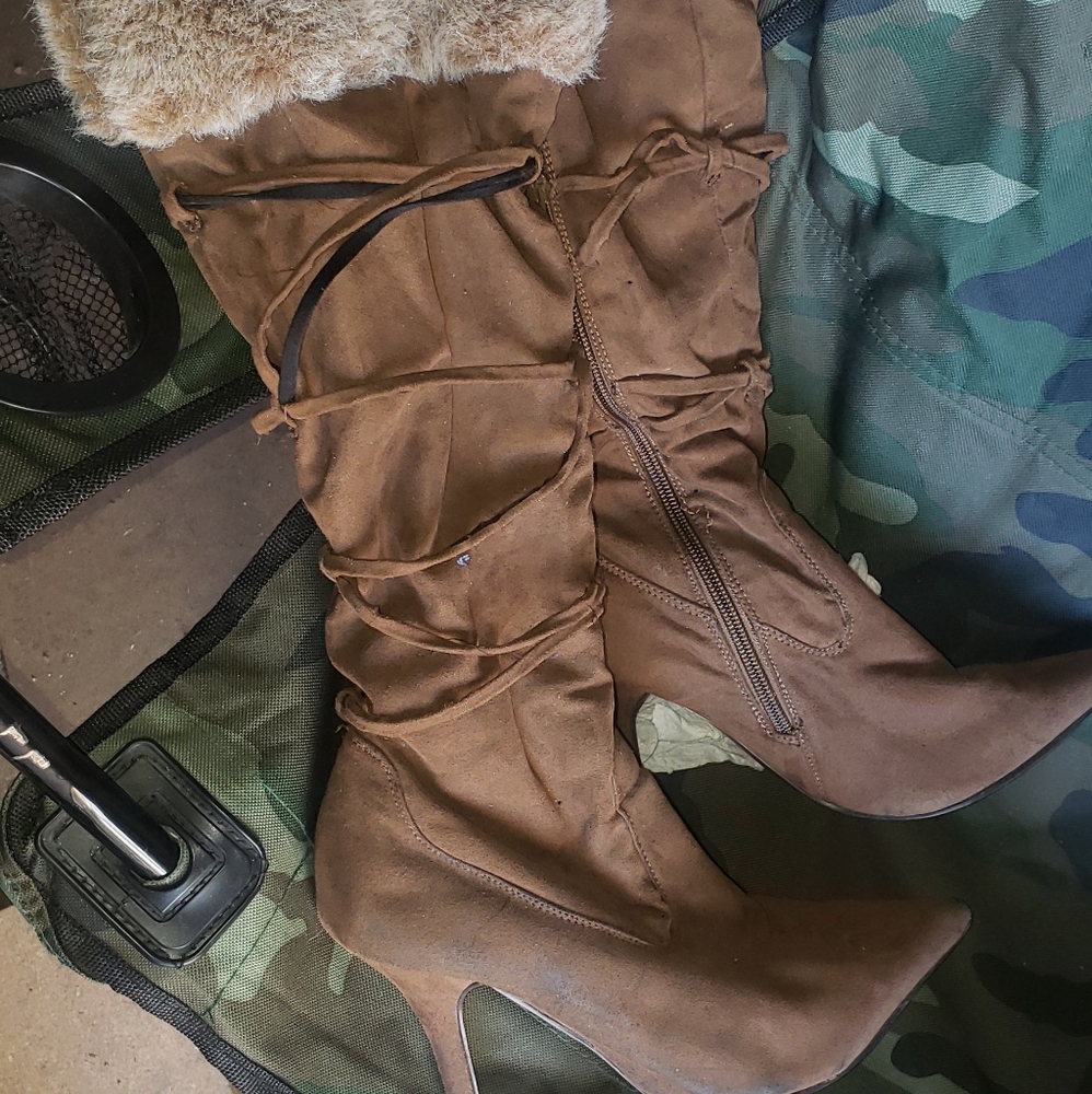 Ladies size 7 viking boots